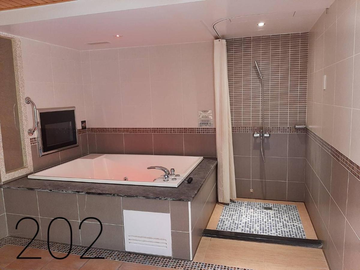 Chateau Motel & Spa Daliao Екстер'єр фото